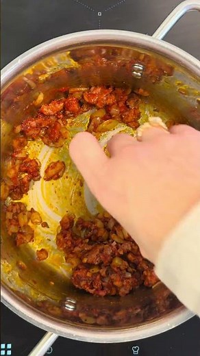 Kålsuppe med salsiccia, grøntsager og tomat
