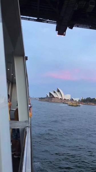 Unique Glass Boat Dining Experience in Sydney