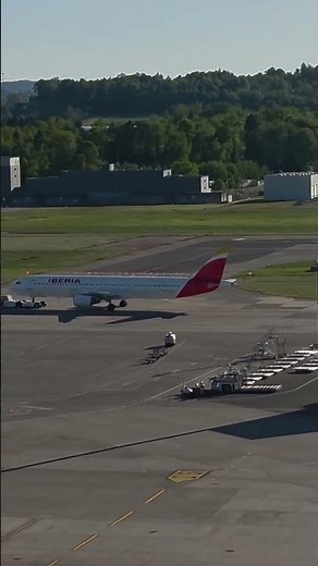Iberia Airbus A321 Breakdown and Tow at Zurich Airport Full Ground Operation