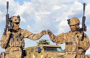 Ukrainian Paratroopers Finish Off Russian "turtle Tanks" Stuck In Ditches Near Mirnograd