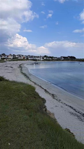 📅 On vous souhaite un bon week-end depuis la plage de Locmaria à Groix ! | Actu Morbihan