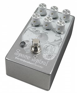 EarthQuaker Devices Space Spiral mélange de delay et modulations