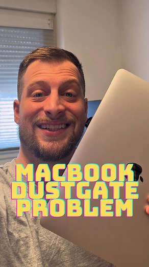 Ilke Fundaoglu on Instagram: "MacBook mit Streifen? Willkommen im Club der MacBook Probleme 🖖 Die Streifen werden durch Dreck und Staub verursacht, diese drücken sich in das dünne Kabel zwischen Display und Mainboard, dabei ist die Prävention so simpel: Mach dein MacBook 1x die Woche sauber 🤝 Wenn das Problem da ist, muss in der Regel kein neues Display her, man kann das ganze löten, wie das geht seht ihr die Tage also nicht vergessen zu folgen 🫶🤓"