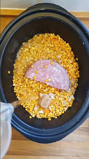 Slow Cooker Pea & Ham Soup #familymealsideas #budgetfriendly