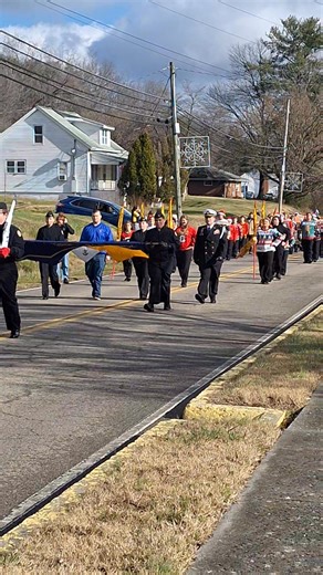 Volunteer High School in the Church Hill Christmas parade! | Louis F Isabella