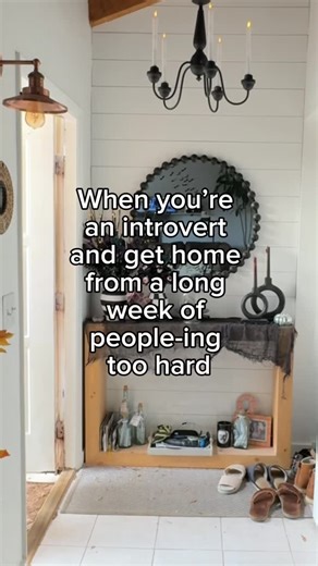 Who can relate? 🙋🏻‍♀️ I’m an extroverted introvert meaning I can go out and socialize and enjoy it, but then I need an equal amount of time afterwards by myself to recharge my social batteries. Anyone else feel like this? 🪫➡️🔋 | Selene Builds Things