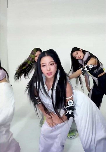 Zoom Challenge by Bad Villain | Face Zoom Dance