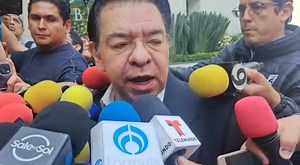 El Sr. Alberto Aguilera llega a funeral de #Chabelo, y habla de un posible veto de #Televisa y pide #BellasArtes para homenaje | Sale el Sol