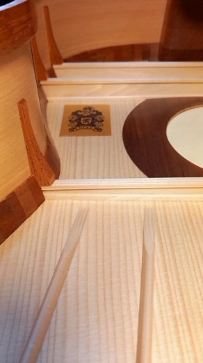 155 reactions | En algunos modelos de guitarra flamenca, la selección...