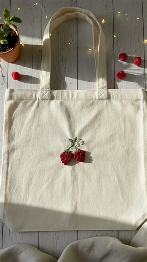 Embroider a Strawberry -TUTORIAL 🍓 Embroidery for beginners #embroidery #handbroidery #strawberry