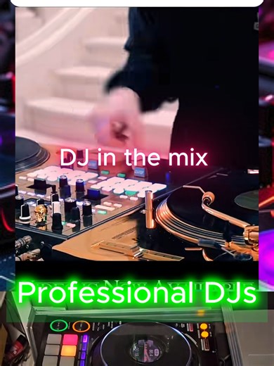 DJ BB DJ Scratch Masterclass 🔥 Learn The Fastest Scratch Techniques DJ BB breaks down advanced scratch techniques in this professional masterclass. Watch how precise crossfader movements, fast vinyl spins, and creative beat juggling combine to create mind-blowing scratch patterns. This video is perfect for aspiring DJs who want to improve their skills and for fans who love watching professional turntablism in action. #DJBB #DJBBScratch #VinylDJ #HipHopCulture #ScratchSkills