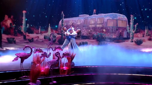 Danielle Fishel and pro Pasha Pashkov perform a Foxtrot “Manchild” by Sabrina Carpenter. #TikTokNight #DWTS | Dancing with the Stars