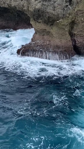 The ocean is beautiful 😍