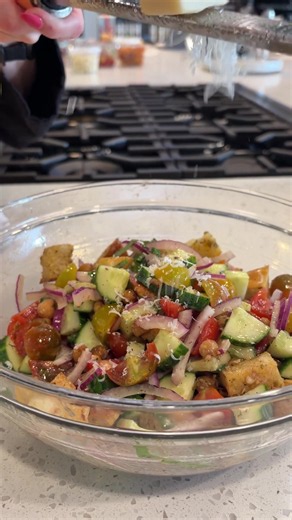Looking for the perfect summer salad? Look no further than this classic Tuscan Summer Panzanella. Our Lemon Garlic Extra Virgin Olive Oil pairs with our Creole Italian Blend to create a bright, flavorful vinaigrette that brings together all the flavors of summer. The perfect side for your next cookout or weeknight dinner! #salad #panzanella #easydinnerideas #recipe #batonrouge