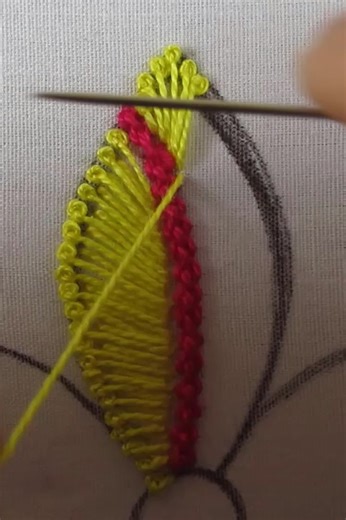 1.9M views · 8K reactions | ❤Trending hand embroidery stitch tutorial❤ #reelsfb #viral #viralreels #trendingreels #reelsviral #satisfying #viralvideo #embroidery #tutorial | SR Embroidery | Facebook