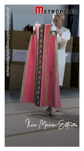 O figurino do filme italiano Decameron (1971) foi resgatado para uma performance artística. Nomeado Embodying Pasolini, o ato foi encenado pela atriz Tilda Swinton, que dá movimento às vestimentas assinadas por Danilo Donati, criadas para a obra do diretor de cinema Pier Paolo Pasolini. O curador de arte Olivier Saillard deu destaque às vestimentas de uma forma inédita. Em parceria com a Fondazione Sozzani, a performance foi realizada em Paris, na França. Confira alguns momentos no vídeo! #TikTo