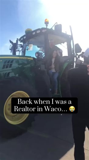 Throwback to when I was a Realtor in Waco and moments like this felt so normal 😅 Now I’m like… wait that was actually such a cool season of life! #txrealtor #waco #realtorlife #throwback