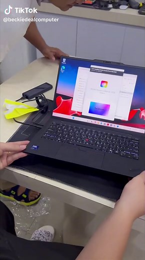 Lenovo Thinkpad X1 Carbon Gen 13 Review and Features