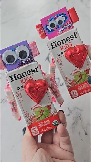 Make cute juice box valentine robots to give to the kids!#valentines #valentinesday #valentinegift