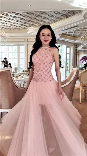 𝐍𝐞𝐫𝐢𝐧𝐞 𝐃𝐫𝐞𝐬𝐬 khắc họa vẻ đẹp ngọt ngào của Ms. N Ly theo cách vừa dịu dàng, vừa kiêu hãnh. Phần thân trên được xử lý đính đá theo cấu trúc lưới diamond grid lấp lánh. Dáng high-waist được tính toán chuẩn xác, giúp kéo dài tỷ lệ cơ thể, đồng thời chuyển tiếp ánh nhìn xuống tùng váy phồng xòe tự nhiên. #Joséphine #dress #luxury #tryonhaul #viral