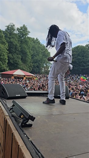 Culture ft. Kenyatta Hill in Amsterdam 🔥 “Jah Jah See Dem A Come” — still powerful, still relevant, still roots. The legacy of Joseph Hill lives on 🙏🏾💚💛❤️ Real reggae. Real message. #ReggaeMusic #RootsReggae #ReggaeCulture #ReggaeFamily #ReggaeWorldwide | Reggae-agenda