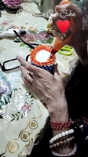 Chocolate Cup Cake decoration... Sunflower 🌻🌻🌻 designe#chocolatecupcake