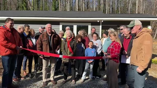 THE RABUN COUNTY FULLER CENTER FOR HOUSING CUT THE RIBBON ON (2) NEW HOMES (HAMBY & SOTO FAMILIES) JUST IN TIME FOR CHRISTMAS! Forward Rabun/Rabun County Chamber of Commerce and the Rabun County Fuller Center for Housing held a Ribbon-Cutting Event on Wednesday, December 10th, 2025 at noon at Hope Drive, Clayton, GA. The Ribbon-Cutting welcomed the Hamby family and the Soto family into their new Fuller Center homes, and also was held to thank all the many donors and volunteers that made these ho