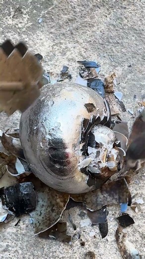 Molten Aluminum vs Snail Shell! 🐌✨ #metalcasting #oddlysatisfying #shorts