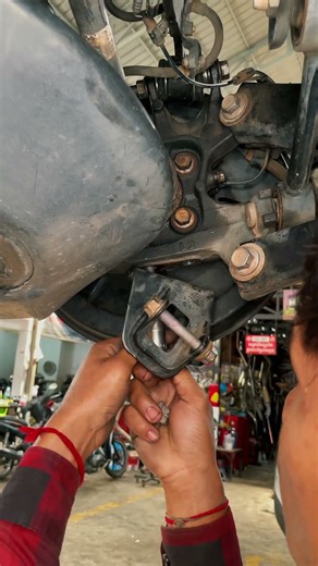Rear Shock Removal 🔧🚗 #carrepair #automobile #brakesystem #mechanic #brakefluid #autorepair #diy