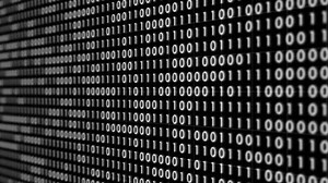Les lignes verticalement mobiles de code binaire dense, composé de 1 et de 0, représentent la structure de données fondamentale des systèmes de communication numérique et informatiques.
