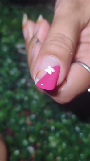 Pink & white flower nail art 🌸💗🤍 #NailArt #FlowerDesign #PinkNails