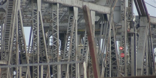 Residents react negatively to new Fort Madison Bridge payment method and closures