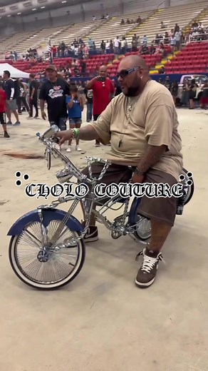 Lowrider Bike with the switches #CHOLOCOUTURE #chicanostyle #choloassfoo #cholostyle