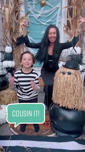 EASY *COUSIN IT* HALLOWEEN DIY!🎃 You have to make this Easy Halloween DIY! we had so much fun and it comes out so cute! Perfect for Halloween Costume Family Ideas too!! #halloweendiy #diy #halloweendecor #halloweendecorideas #easydiy #decorhacks #tiktokhalloween l#halloweencostume #familyfun #momsoftiktok @athomewithshannon