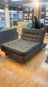 Con el sofá cama Multifuncional Euro tendrás más posiciones para descansar 😱 además es muy fácil de manipular ✅ y cuenta con una colchoneta gruesa que lo hace super cómodo 😍 #muebles #sofa #sofacama #cama #comfort #descanso #reels #diseñodeinteriores #hogar #tienda #colombia #hechoencolombia #lovienpullman | Colchones Pullman