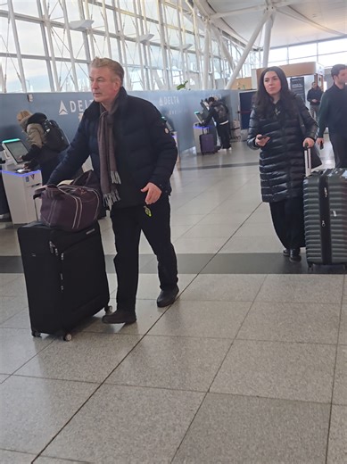 Alec Baldwin leaving NYC #alecbaldwin