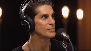 PERRY FARRELL On Political Topics: 'Now Is Not The Time To Be Silent'