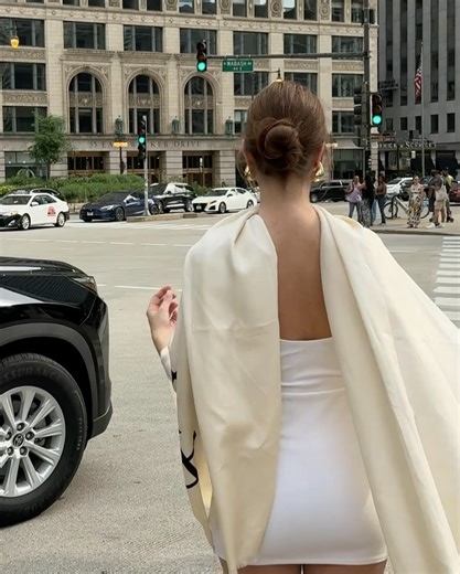Amy Anderson on Instagram: "scarf and a little wind . . . . daily outfit inspo, minimal fashion, style inspo, street style, minimal style, aesthetic fashion, chicago fashion, fashion influencer, Pinterest fashion, Pinterest style, daily style ideas, summer fashion @tonybianco"
