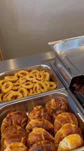 Chequen todo lo que tienen nuestros amigos de Rustic Buffet Un momento perfecto en Rustic Buffet 👌 Estamos en 📍Regato #310, entre 5 de Febrero y 20 de Noviembre #BuffetInternacional Desayuno de 8:30 am a 12:30 pm Comida & Cena de 1:30 pm a 10 pm | Sabor Durango Gastronomía & Turismo