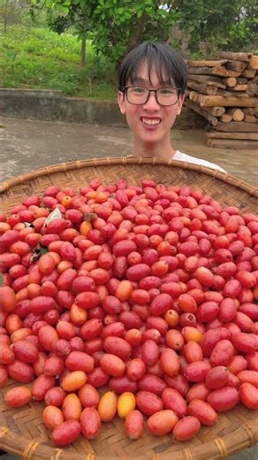 How to eat ripe loquat