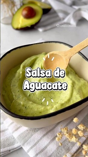 La mejor salsa de aguacate que te sirve para TODO: Sándwiches, wraps, tostadas, pasta y para dippear