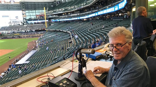 Milwaukee Brewers' former longtime public address announcer Robb Edwards has died