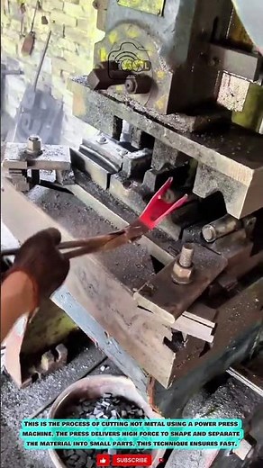 Schneiden von heißem Metall mit einer Kraftpresse zur Herstellung kleiner Teile