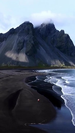 Exploring the Magnificent Vestrahorn Mountains of Iceland