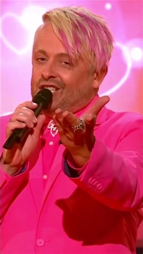 Red lips are meant to be kissed 💋 #schlager #ytshorts