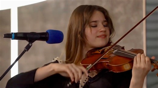 当年的街头小提琴女孩长大啦！17岁Karolina Protsenko小提琴演奏 Holly Forever