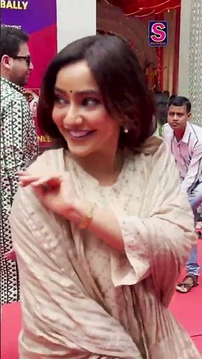 Neha Sharma Spreads Festive Vibes This Durga Puja, Going Pandal Hopping In An Ethnic Look! | N18S