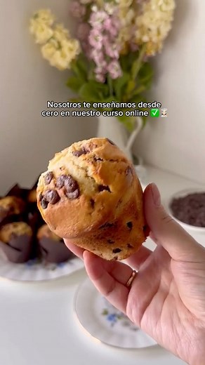 1M views · 43K reactions | ¿Te gustaría emprender con el rentable negocio de la pastelería? Te enseñamos paso a paso y desde cero con nuestro curso 100% online / Haz Click aquí para obtener toda la información: https://bit.ly/emprenderconpasteleria #pasteleria #pasteleriacreativa #AprendeyEmprende #postres #reposteria #cursosonline #pasteleriafina | Pastelería Premium Pro - Aprende y Emprende con Postres | Facebook