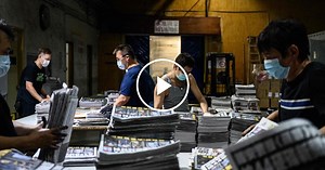 Supporters Rally as Hong Kong Newspaper Prints Final Edition