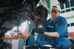 Emergency Brake Repair Cost [DIY Vs. Mechanic]